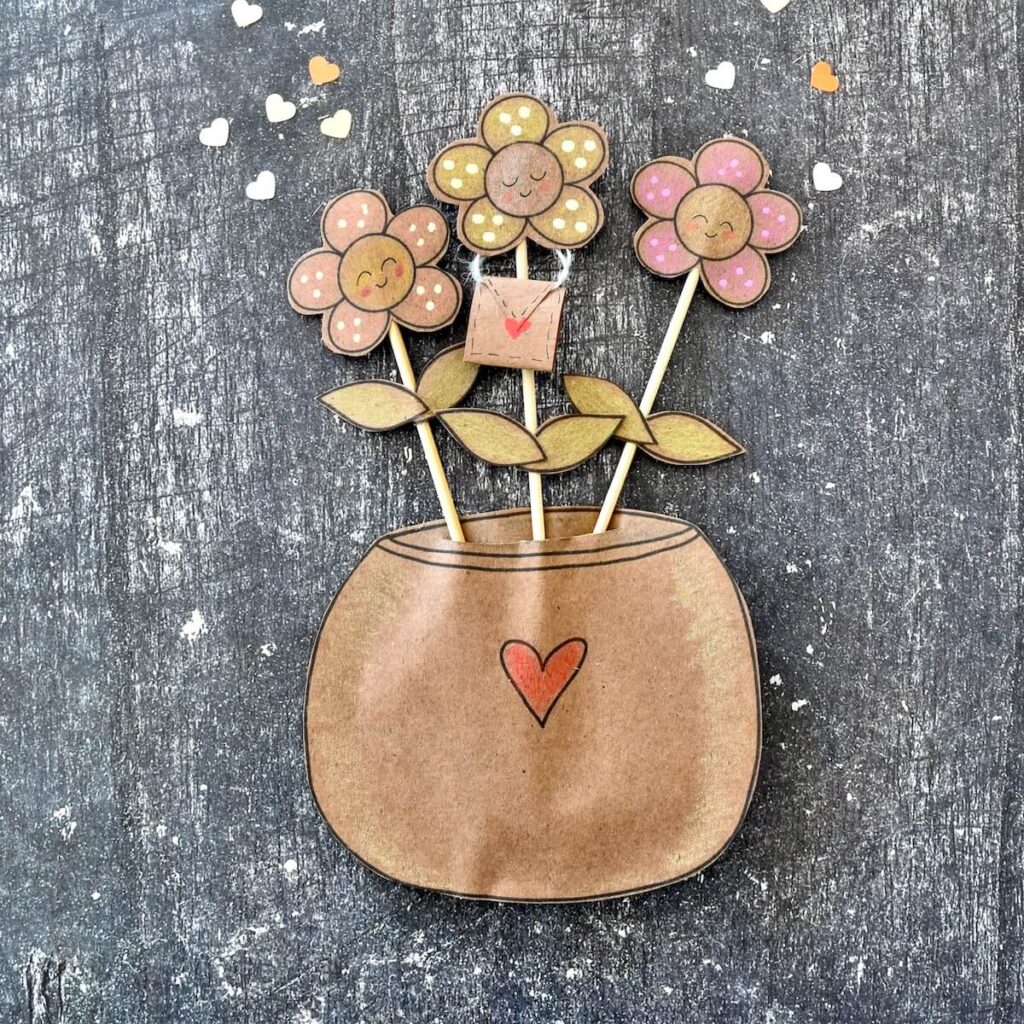 DIY Muttertagskarte mit Blumen auf Kraftpapier