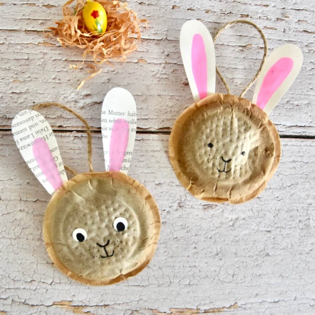 Osterhasen aus Kaffeepads mit Kindern basteln